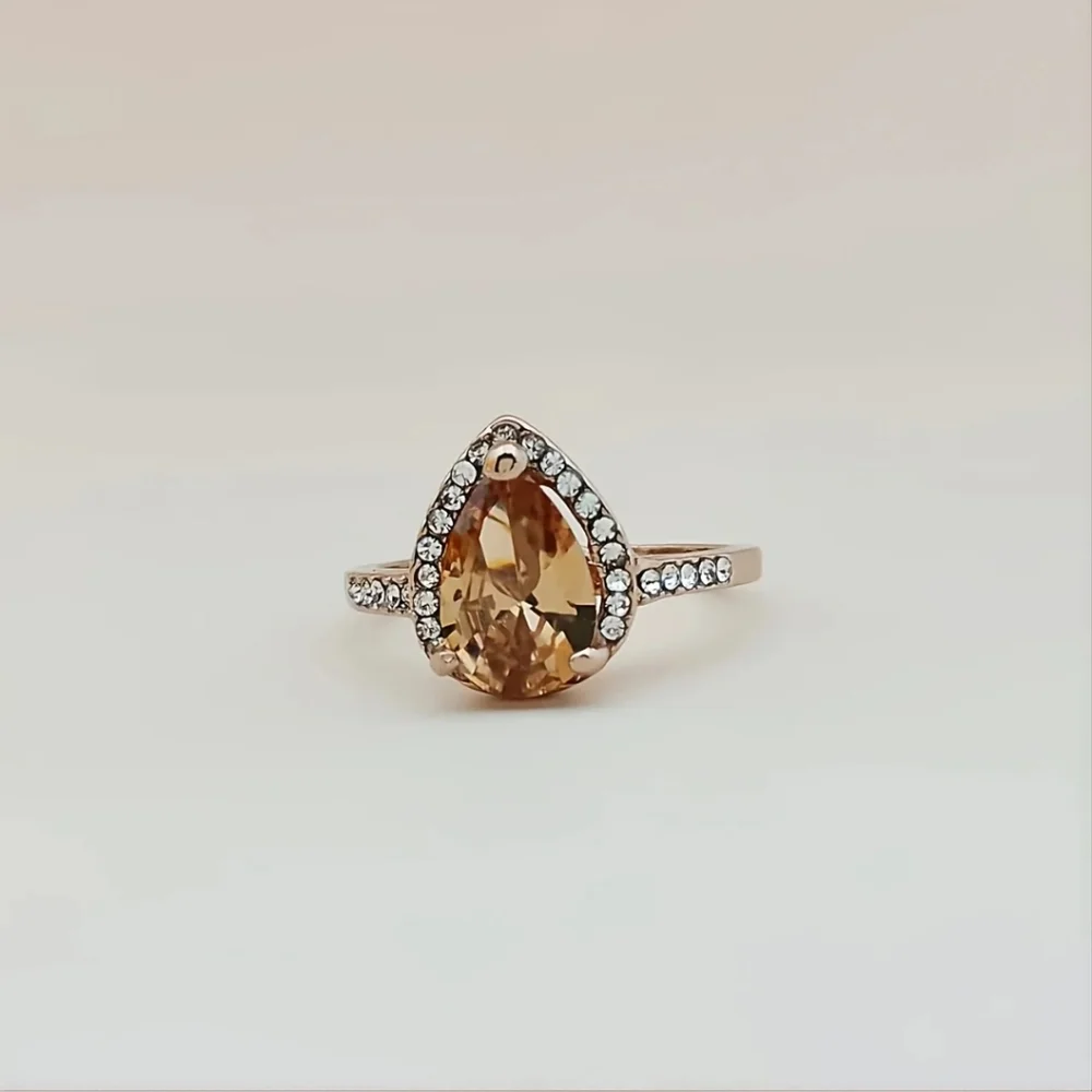2.50 C Pear Shape Simulated Pink Morganite & White CZ Elegant Ring. - Picture 2 of 8